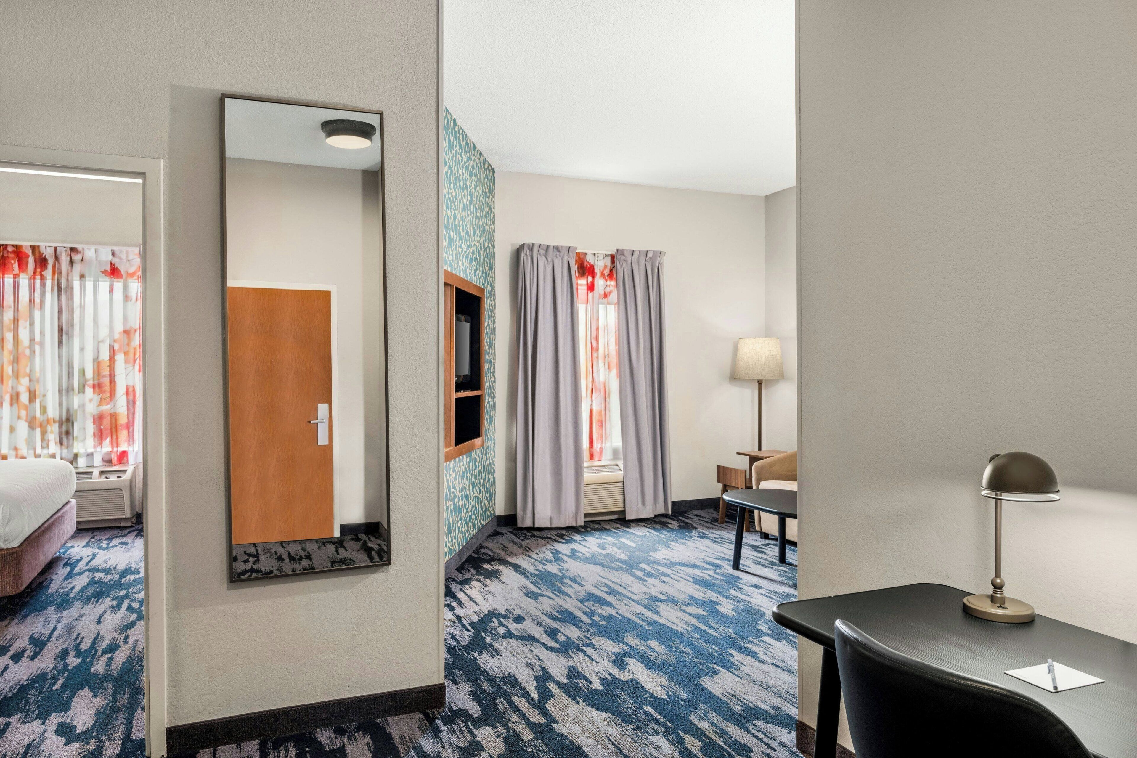 32-inch lcd tv with cable channels, tv, mp3 dock