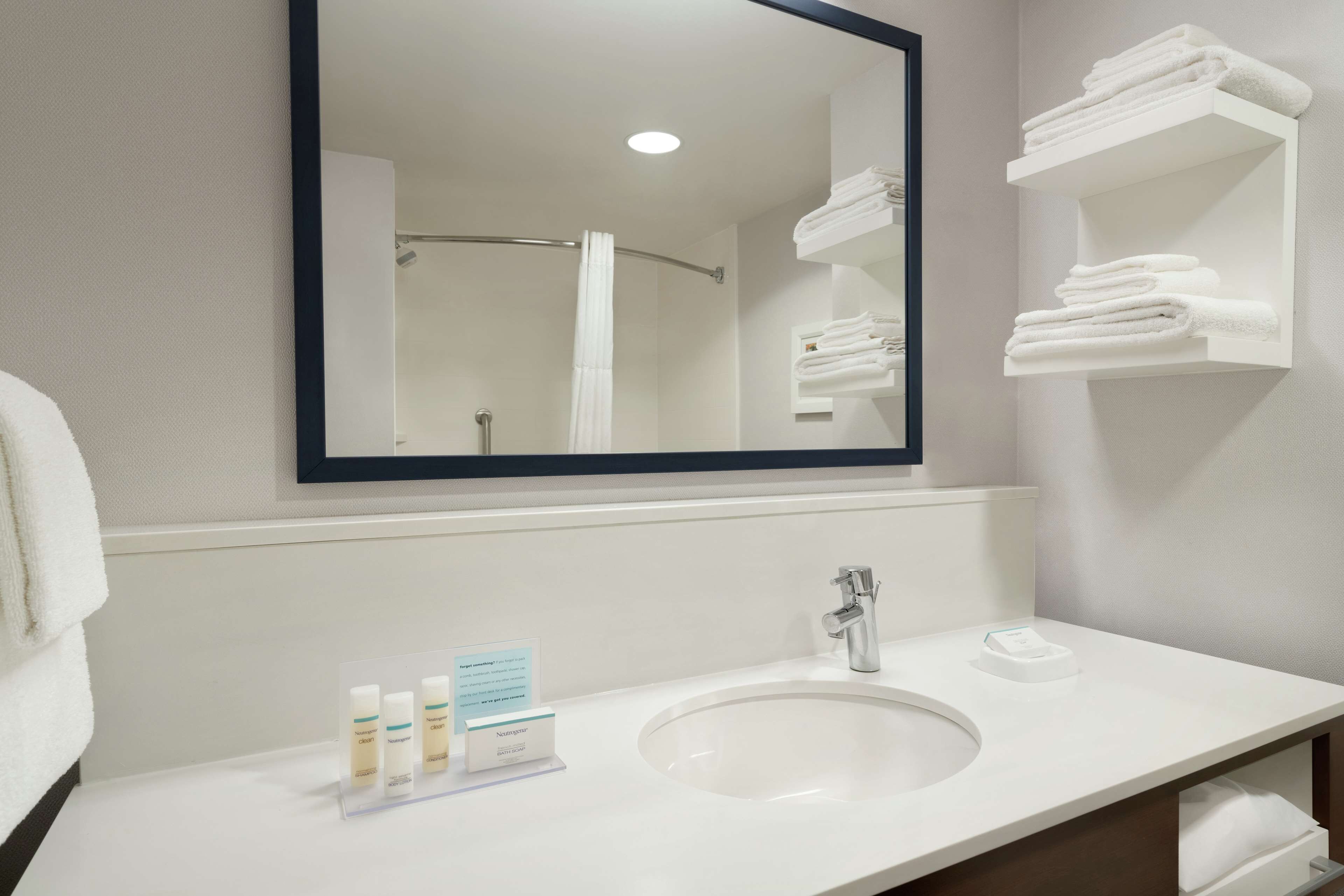 combined shower/bathtub, free toiletries, hair dryer, towels