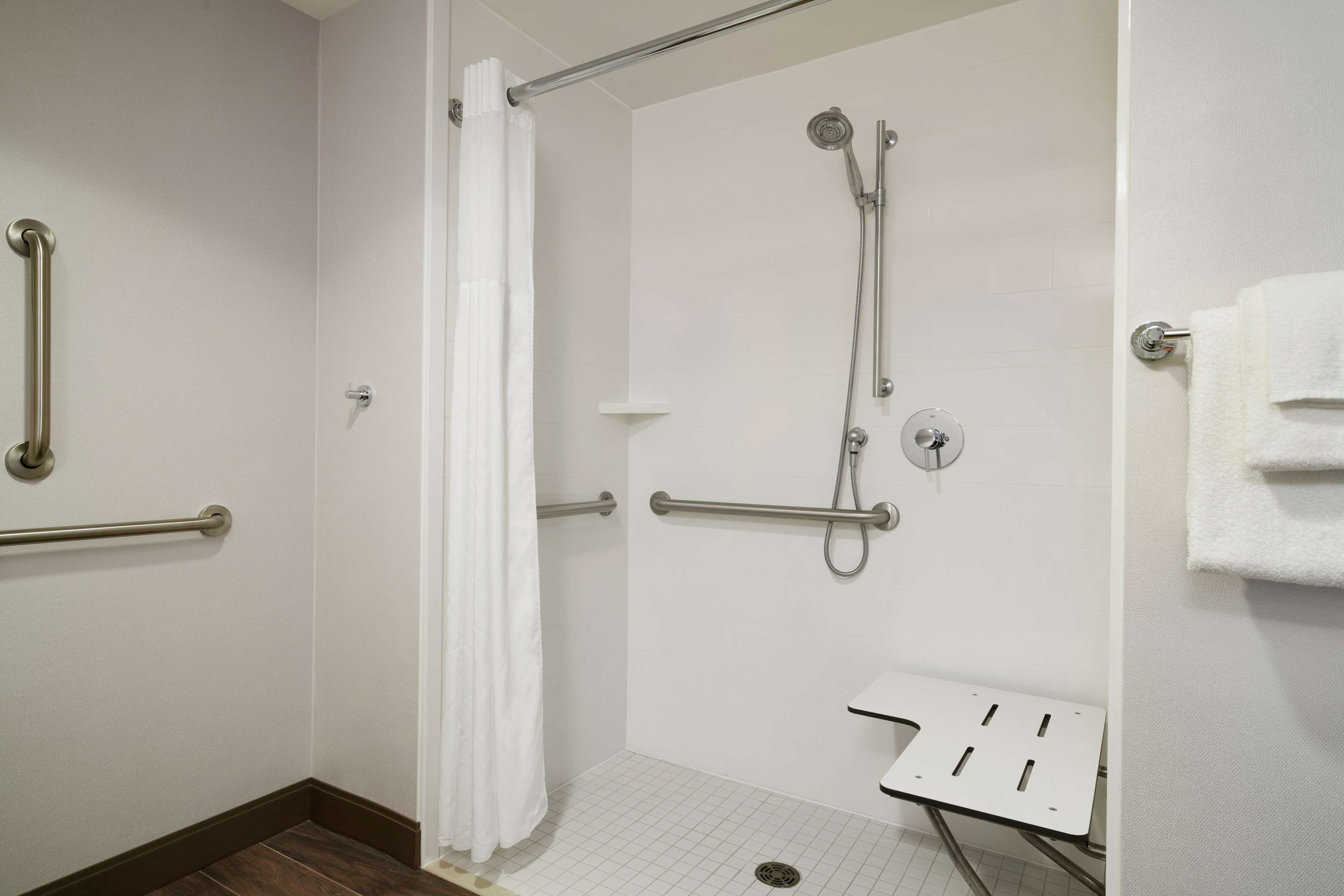 combined shower/bathtub, free toiletries, hair dryer, towels