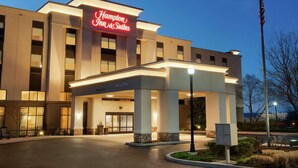 A Hampton Inn & Suites building with a prominent neon sign, large columns, and a welcoming entrance. - Hampton Inn & Suites Ephrata - Mountain Springs (Ephrata)