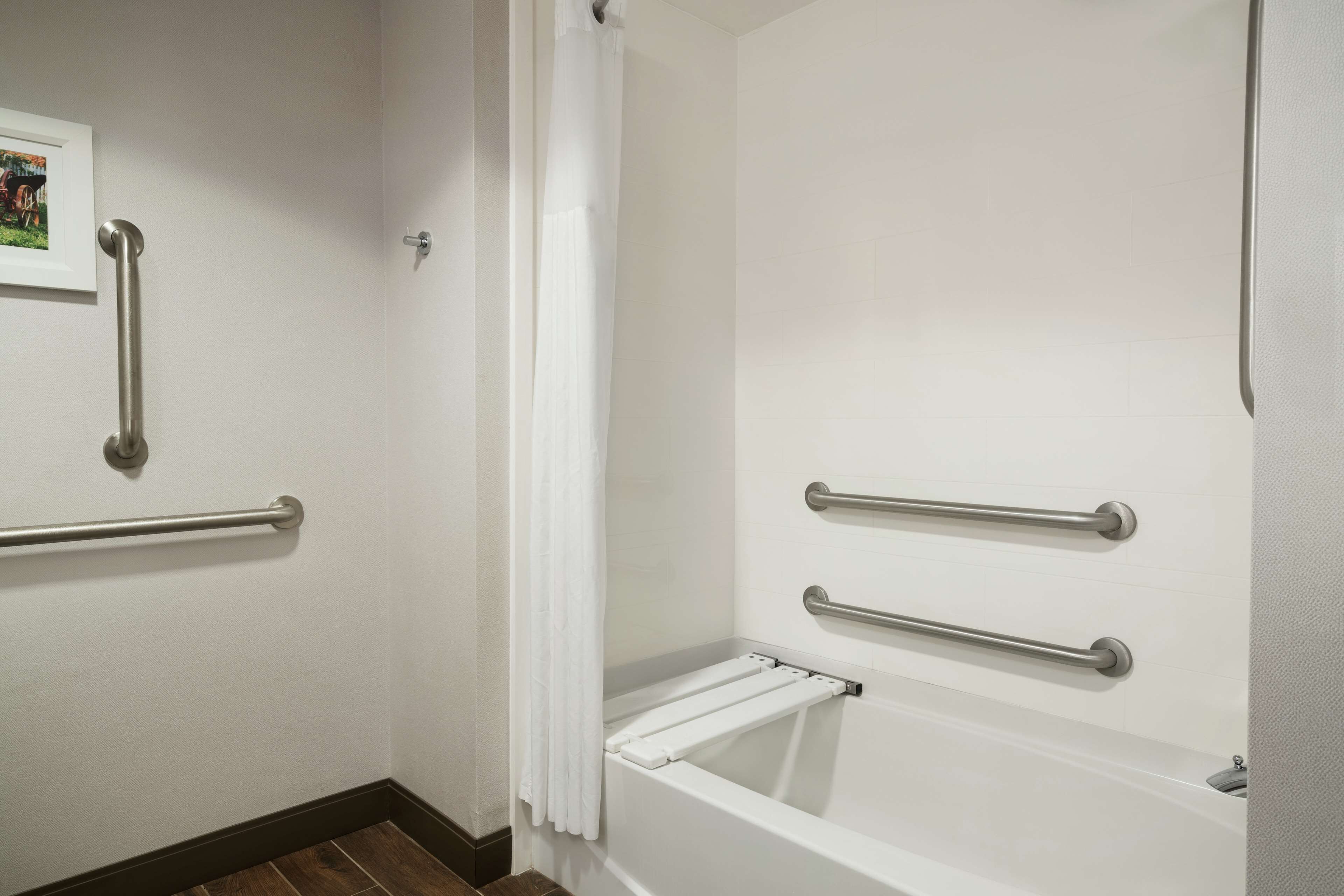 combined shower/bathtub, free toiletries, hair dryer, towels