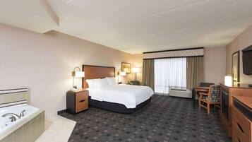 Bureau, rideaux occultants, fer et planche Ă repasser