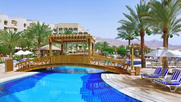 3 piscinas al aire libre