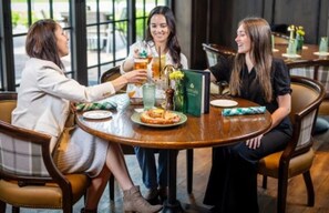 Desayuno a la carta todos los días (con cargo) 