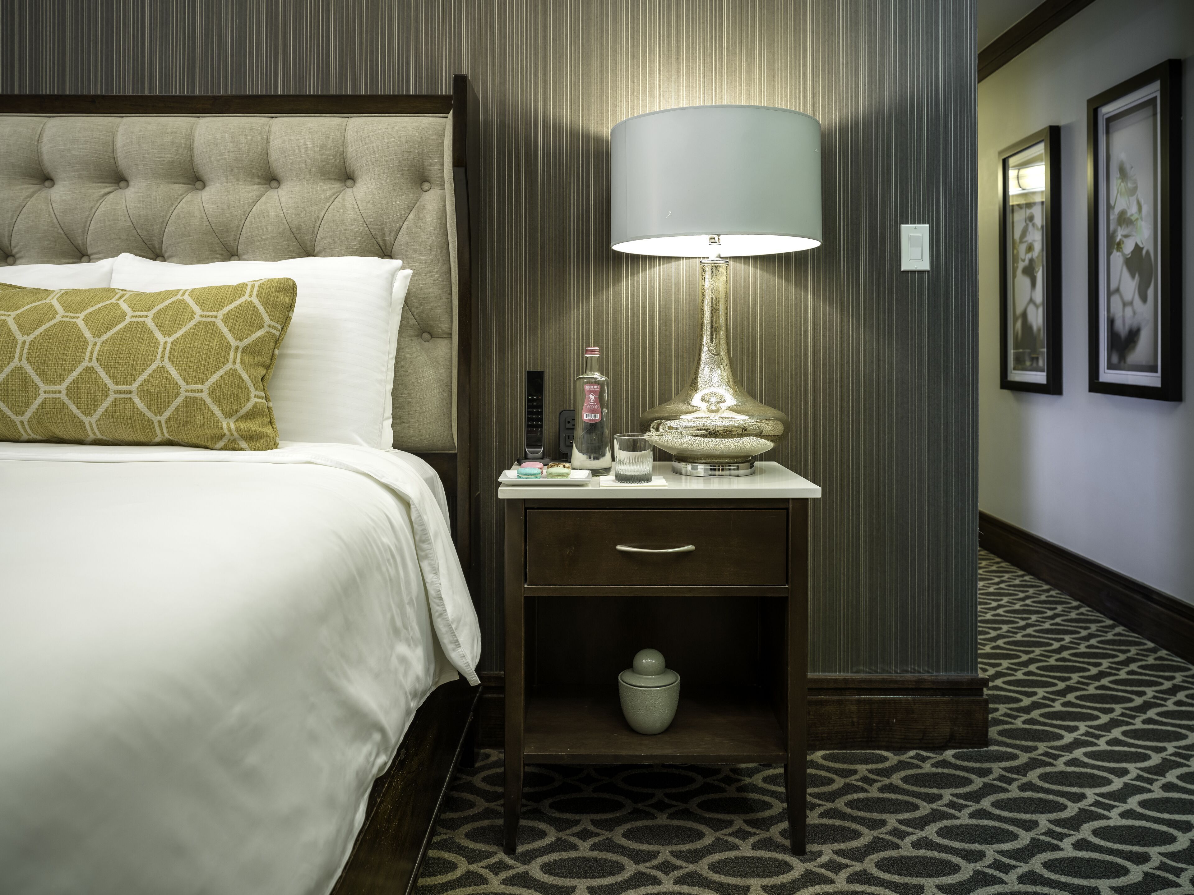 Signature Suite, 1 King Bed with Sofa bed (Cardinal)