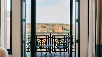 Presidential Suite | Egyptian cotton sheets, premium bedding, pillow-top beds, in-room safe