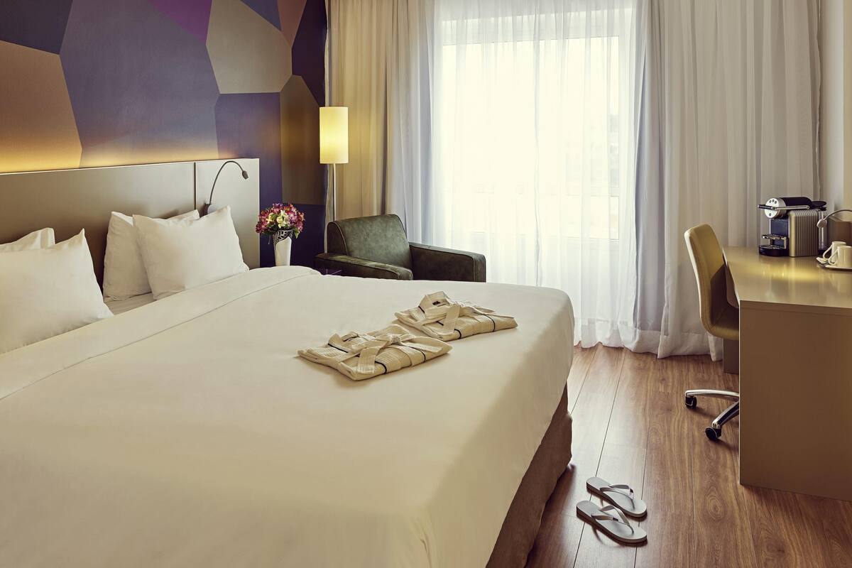 Privilege, Apartment, 1 King Bed | Minibar, desk, blackout curtains, soundproofing