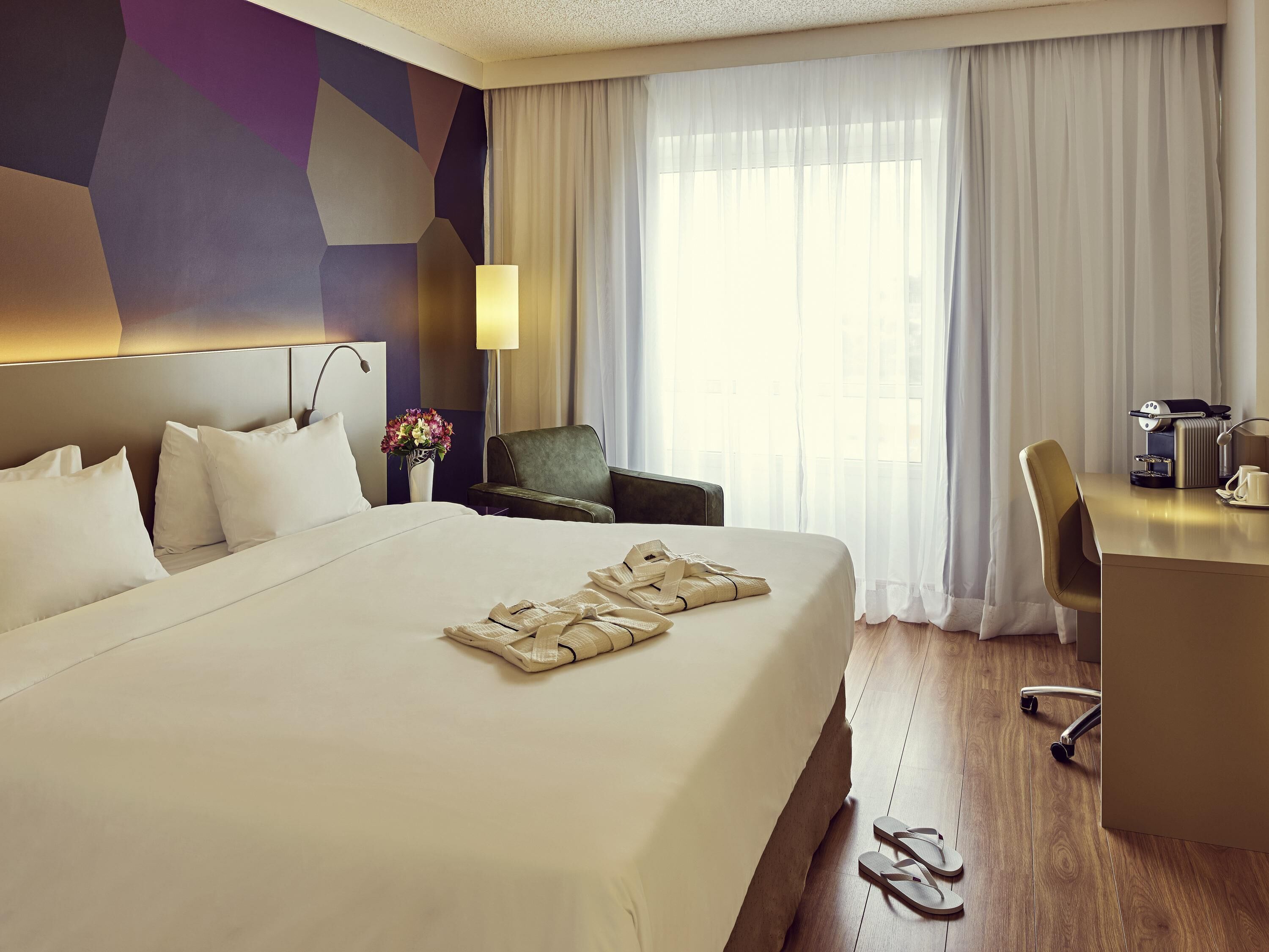 Privilege, Apartemen, 1 Tempat Tidur King | Minibar, meja kerja, tirai kedap cahaya, dan kedap suara