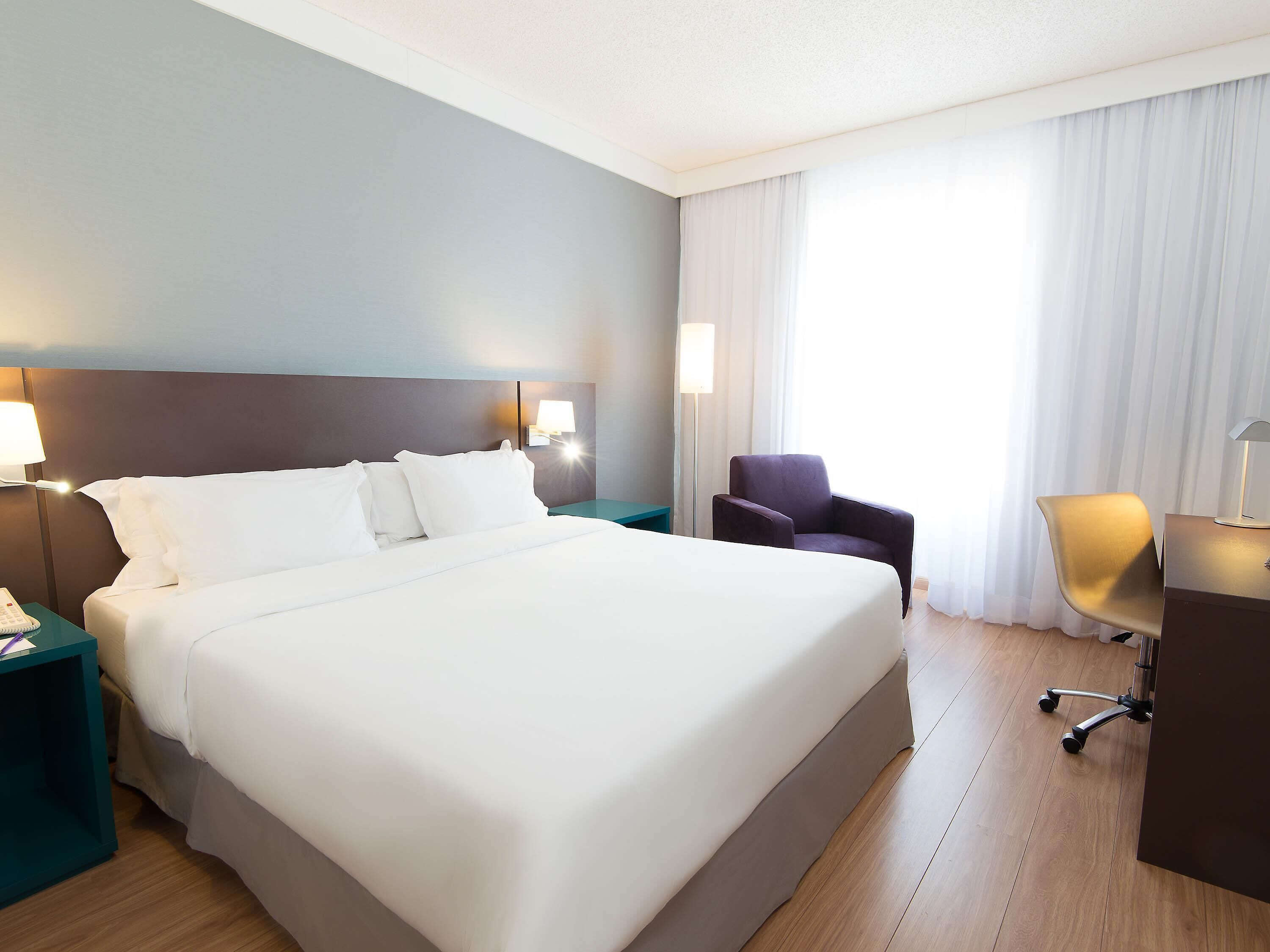 Apartemen Deluks, 1 Tempat Tidur Double | Minibar, meja kerja, tirai kedap cahaya, dan kedap suara