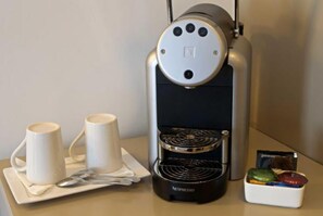 Privilege, Apartment, 1 King Bed | Coffee and/or coffee maker
