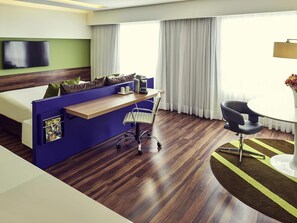 Minibar, desk, blackout curtains, soundproofing - Mercure São José Dos Campos Hotel (São José dos Campos)