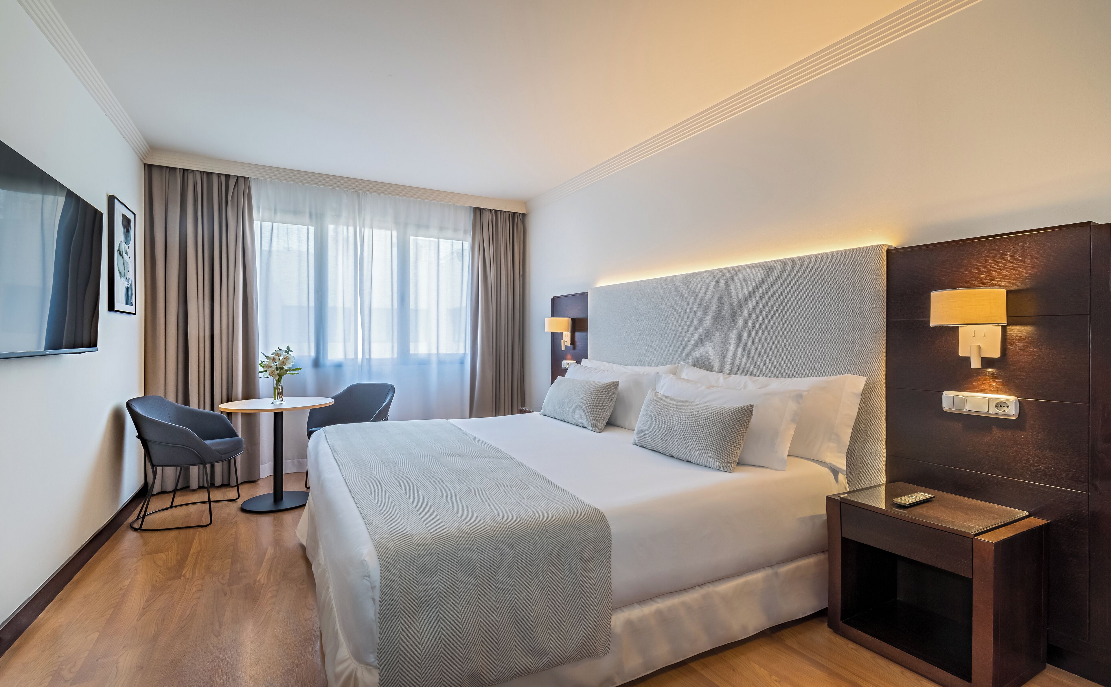 junior suite, terrace (hot tub) | minibar, in-room safe, desk, blackout curtains