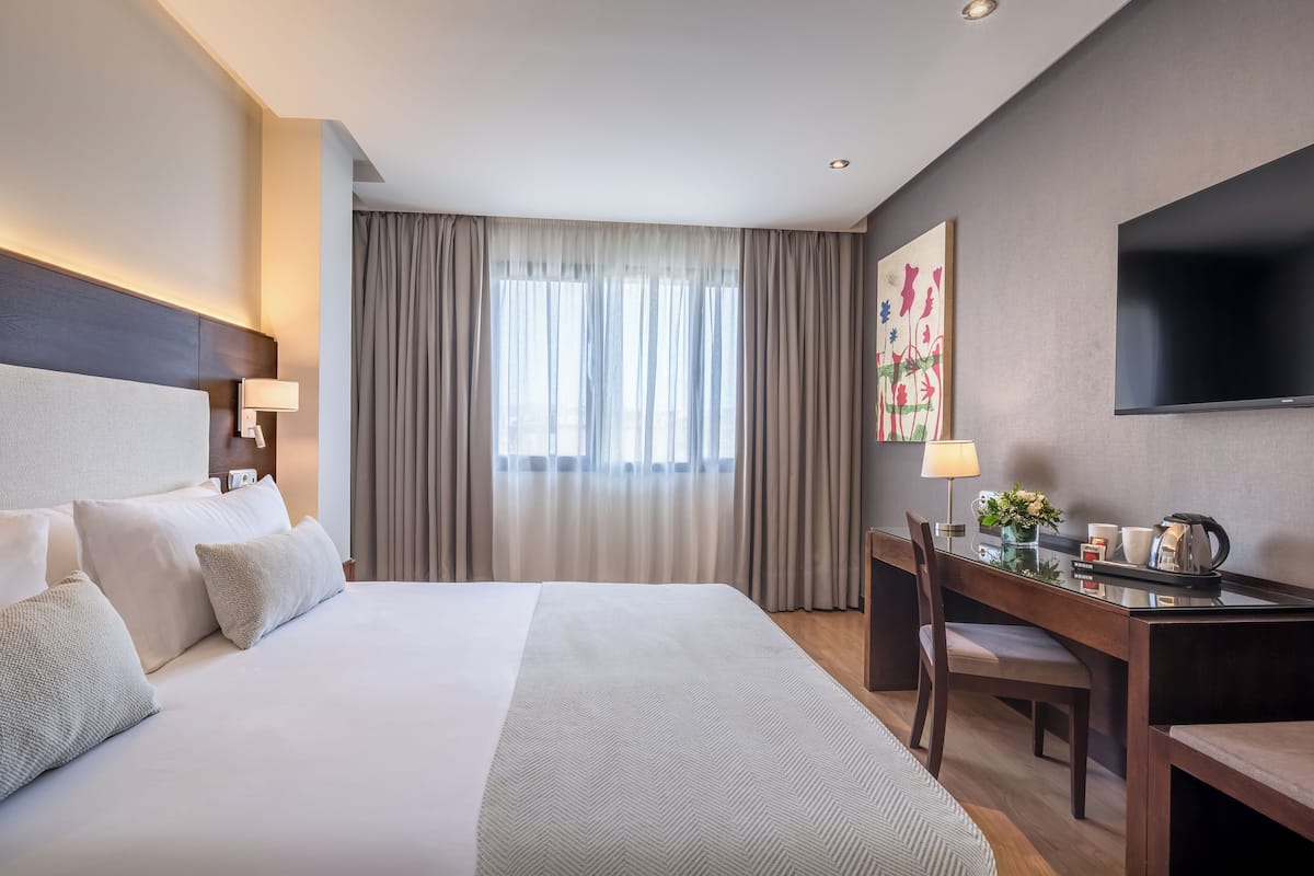 Double Room | Minibar, in-room safe, desk, blackout curtains