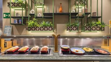 Desayuno buffet (EUR 14 por persona)