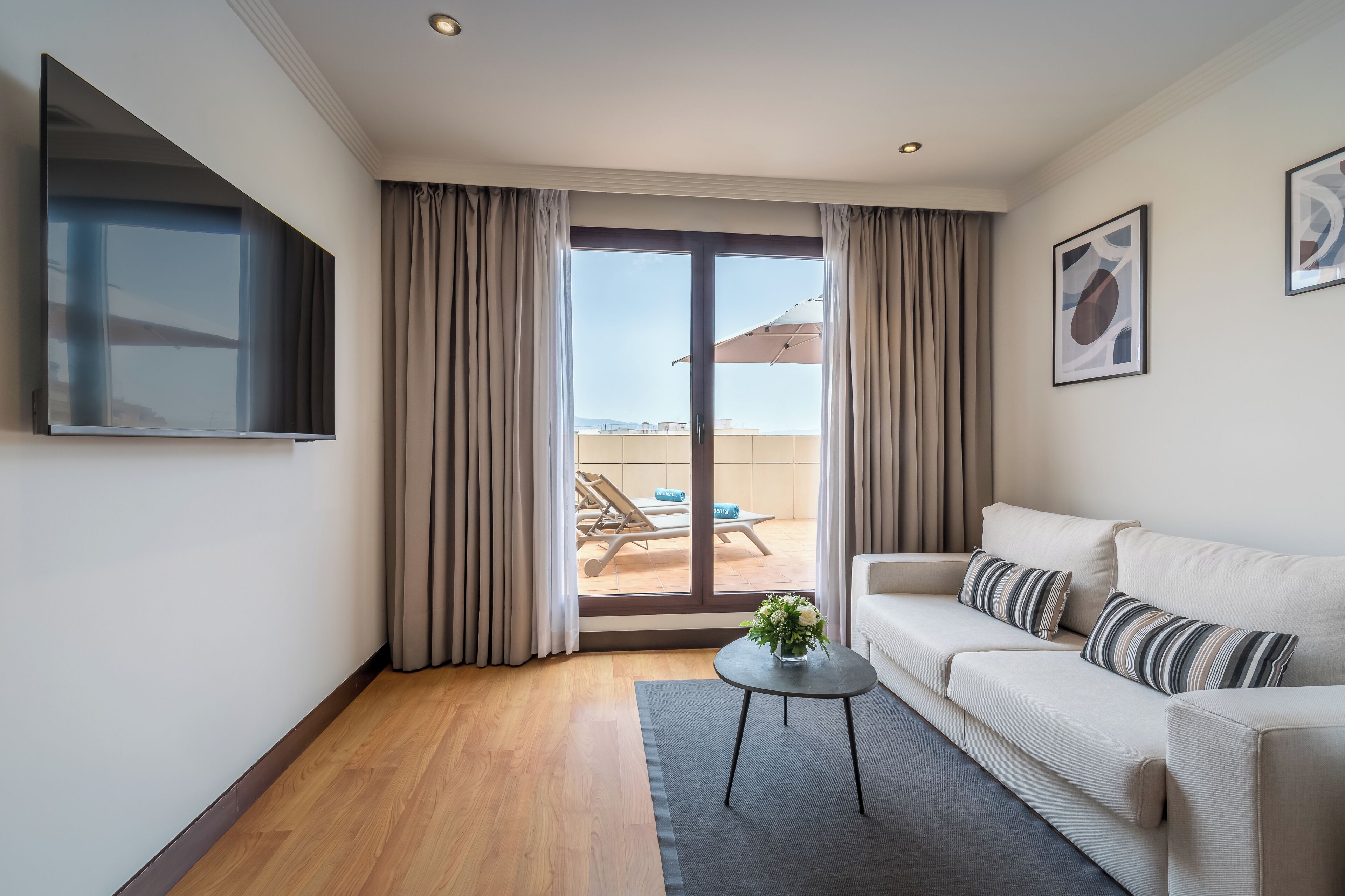 junior suite, terrace (hot tub) | minibar, in-room safe, desk, blackout curtains