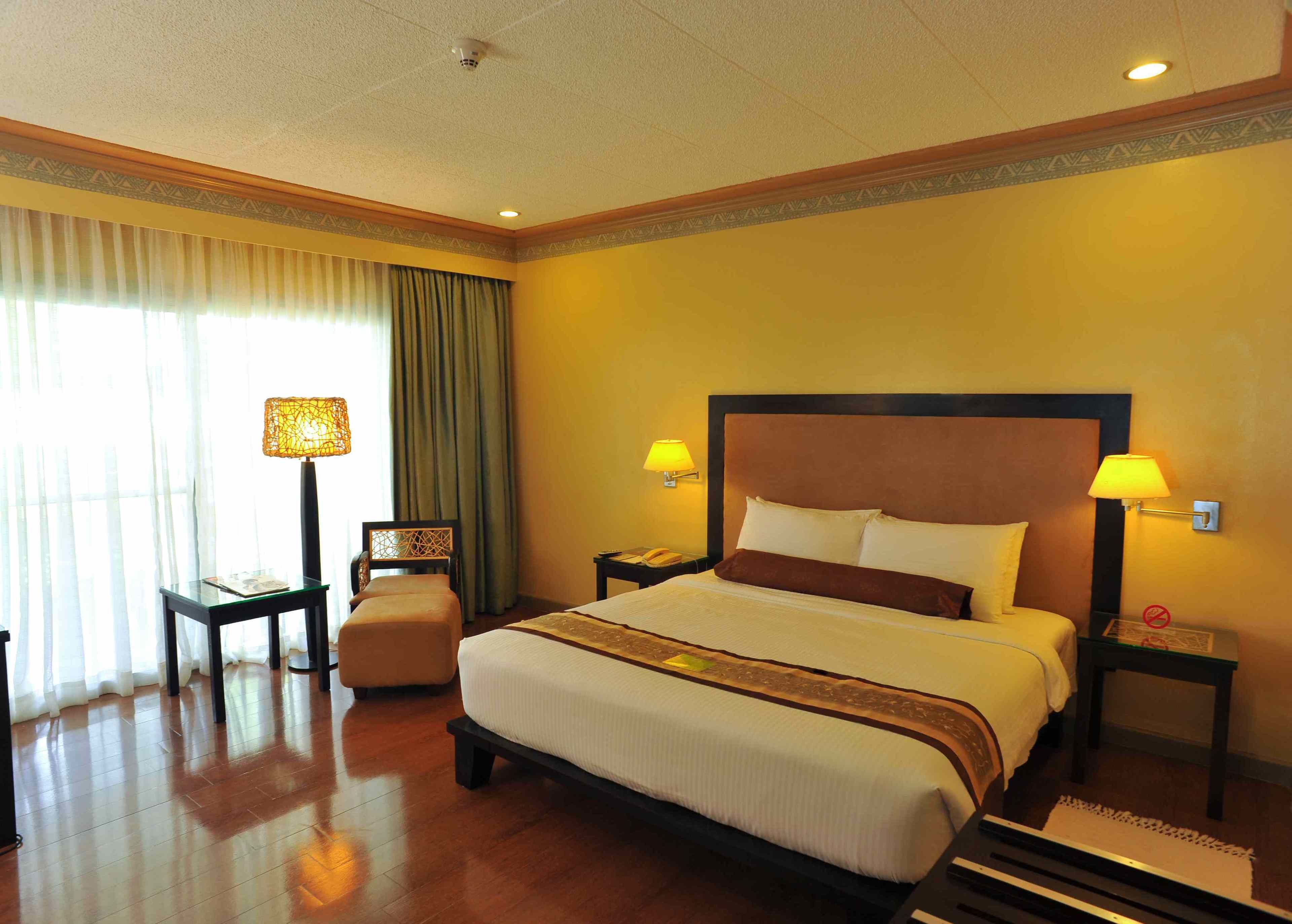 Minibar, desk, blackout curtains, free WiFi