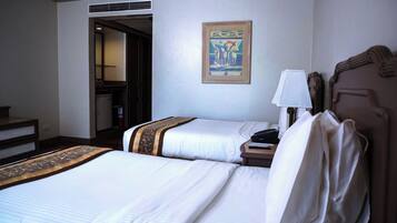 Deluxe Room | Minibar, desk, blackout drapes, free WiFi