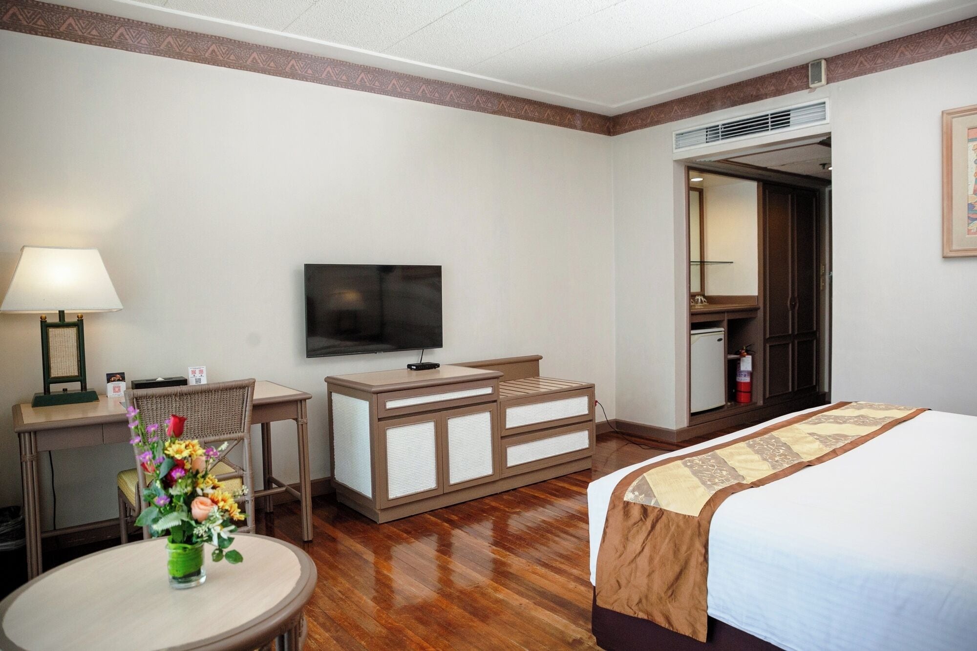 プレミアム ルーム | ミニバー、デスク、遮光カーテン、WiFi (無料)