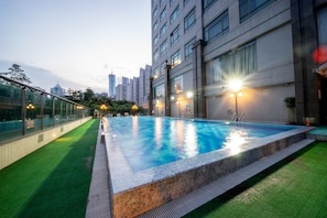 Seasonal outdoor pool - Guangzhou Grand International Hotel (Guangzhou)