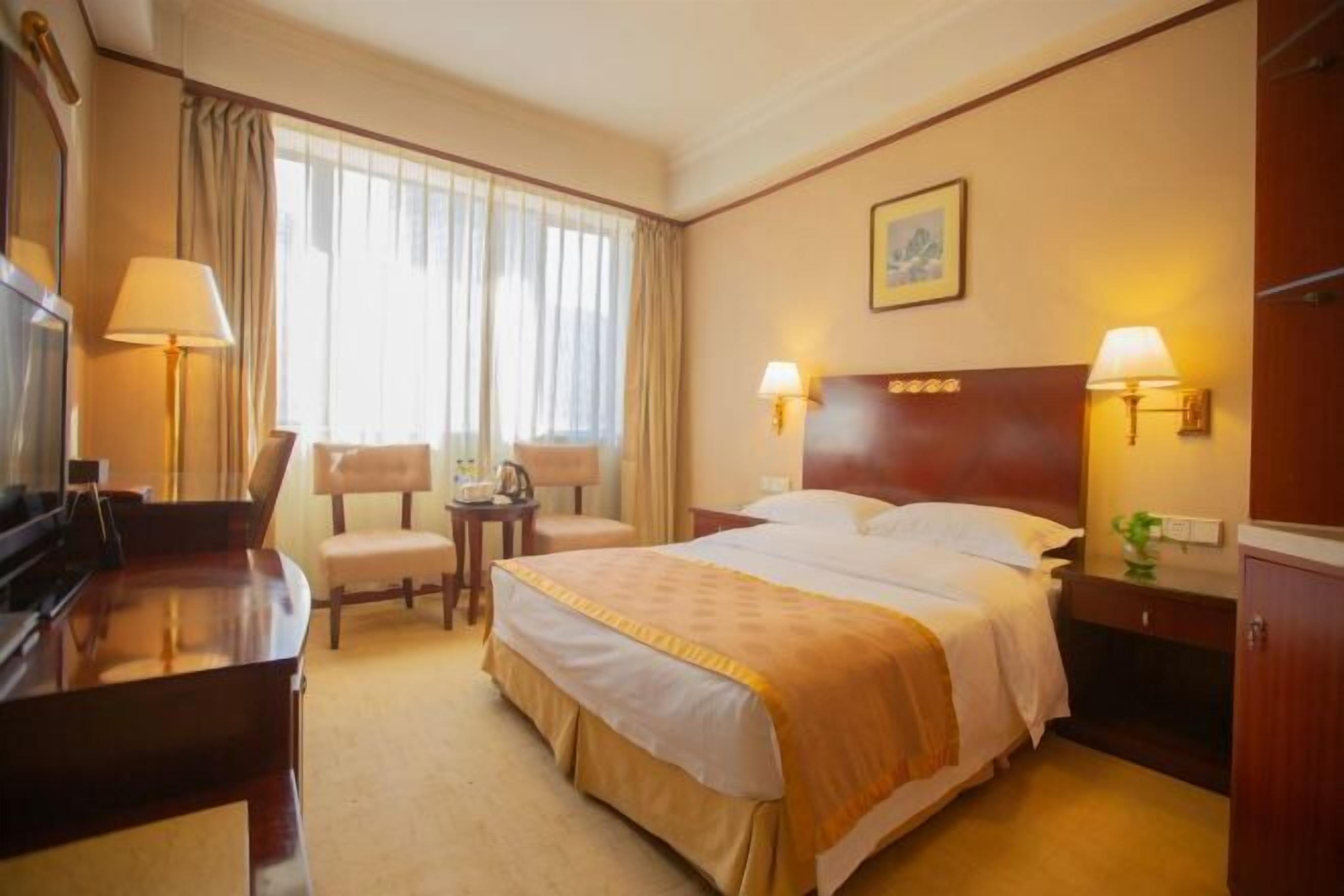 Minibar, in-room safe, alarm clocks