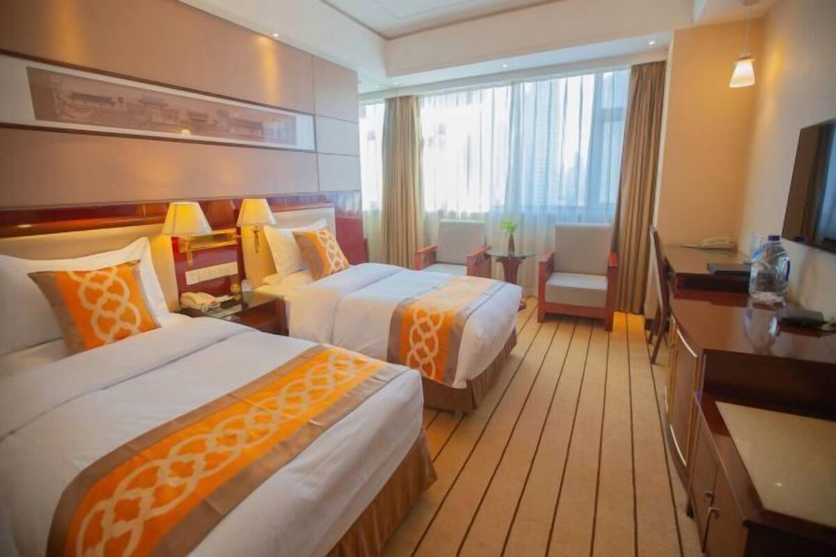 Minibar, in-room safe, alarm clocks