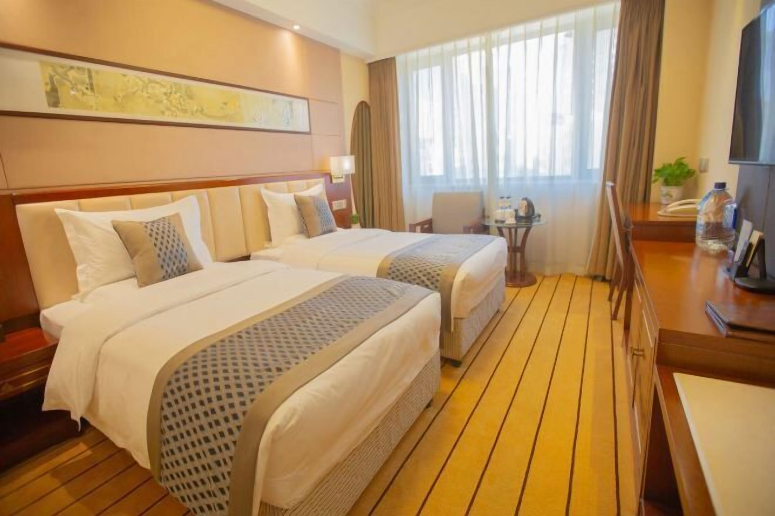 Minibar, in-room safe, alarm clocks