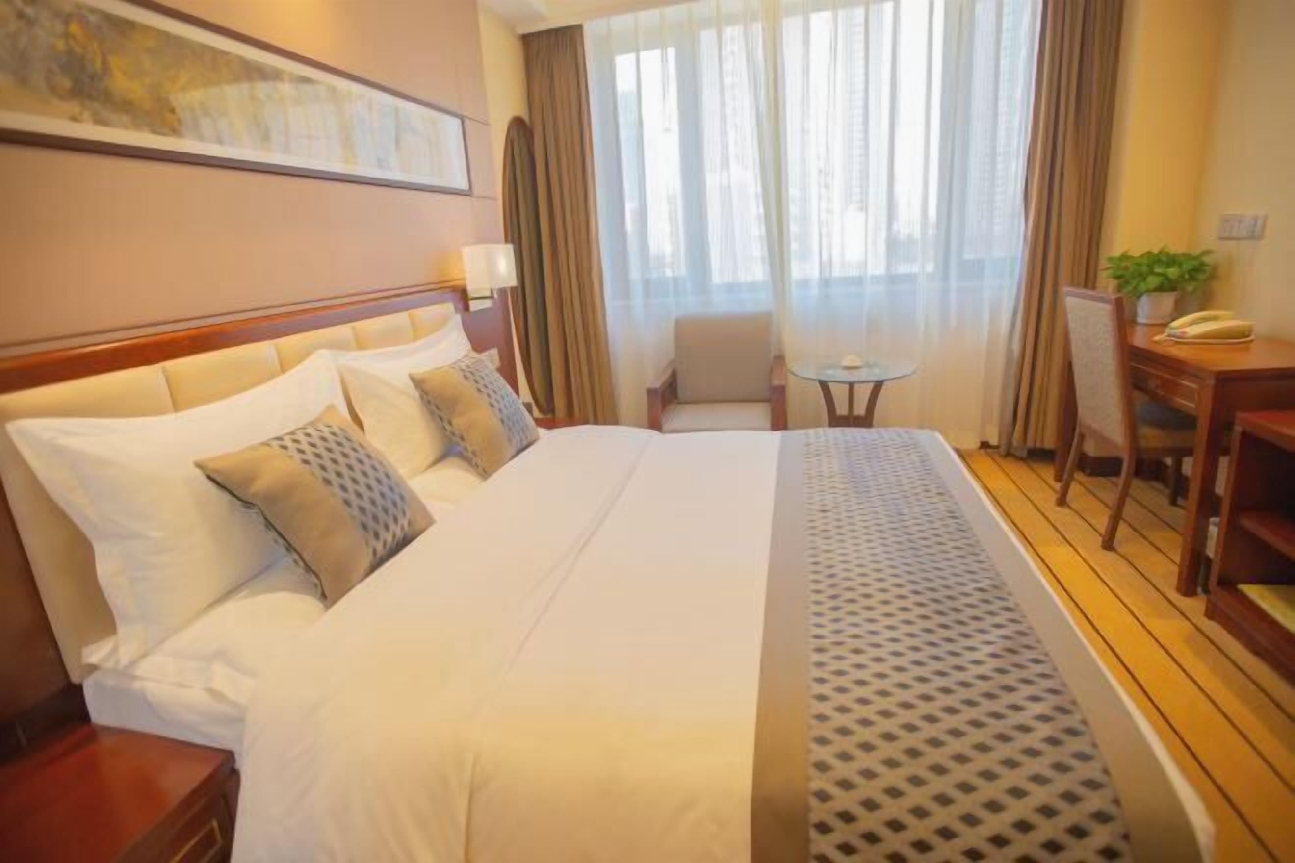 Minibar, in-room safe, alarm clocks