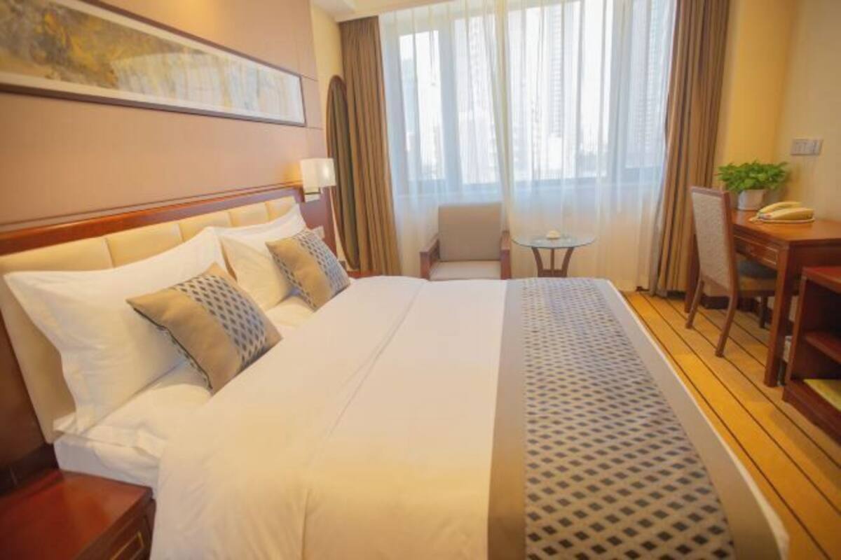 Minibar, in-room safe, alarm clocks