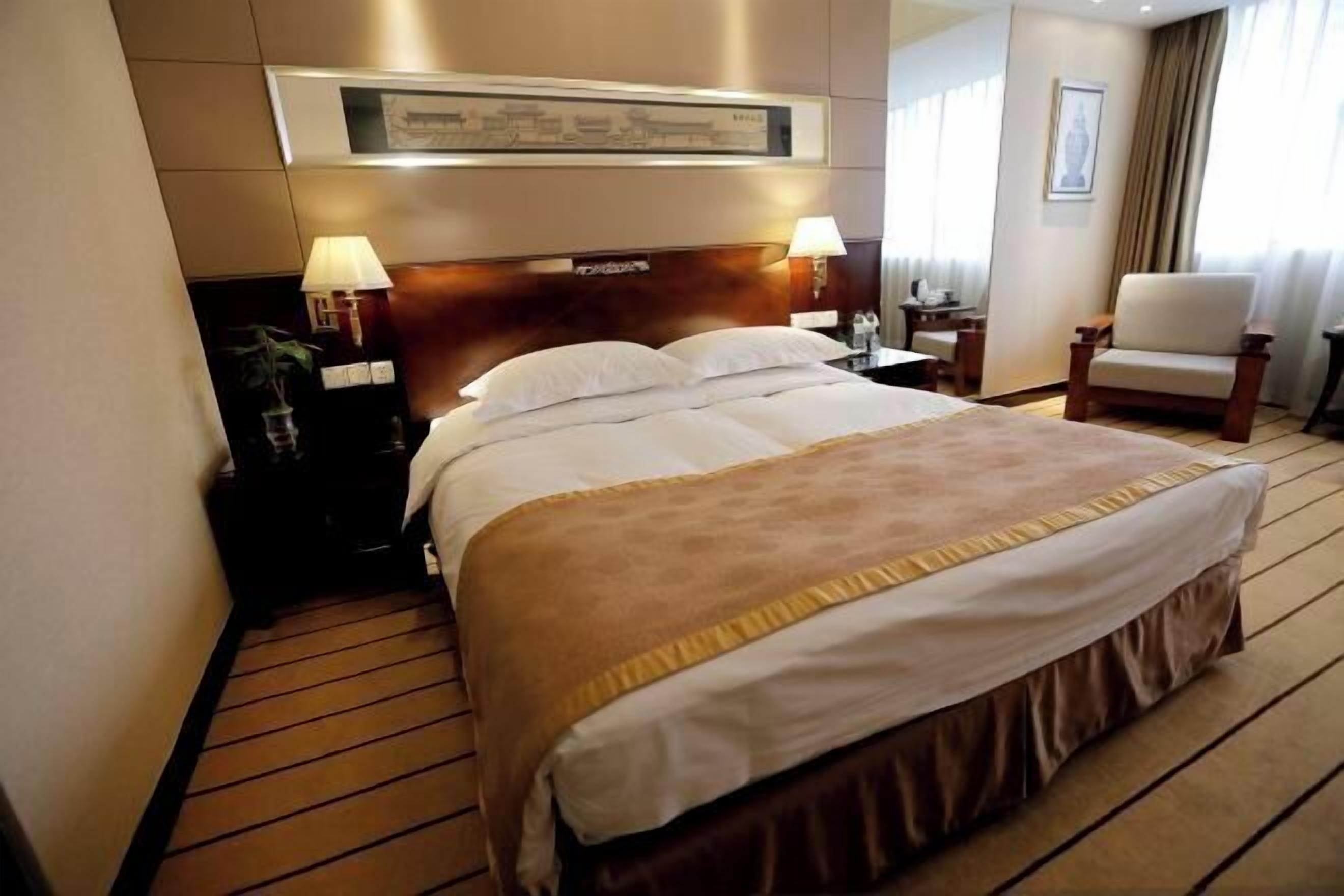 Minibar, in-room safe, alarm clocks