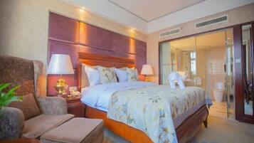 Minibar, Zimmersafe, Wecker