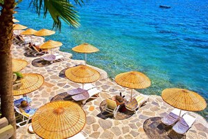 Private beach, sun loungers, beach umbrellas, beach towels