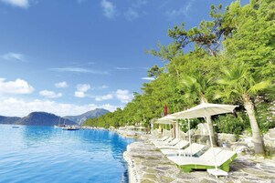 Private beach, sun loungers, beach umbrellas, beach towels