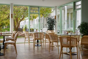 Breakfast, dinner served; international cuisine, al fresco dining 