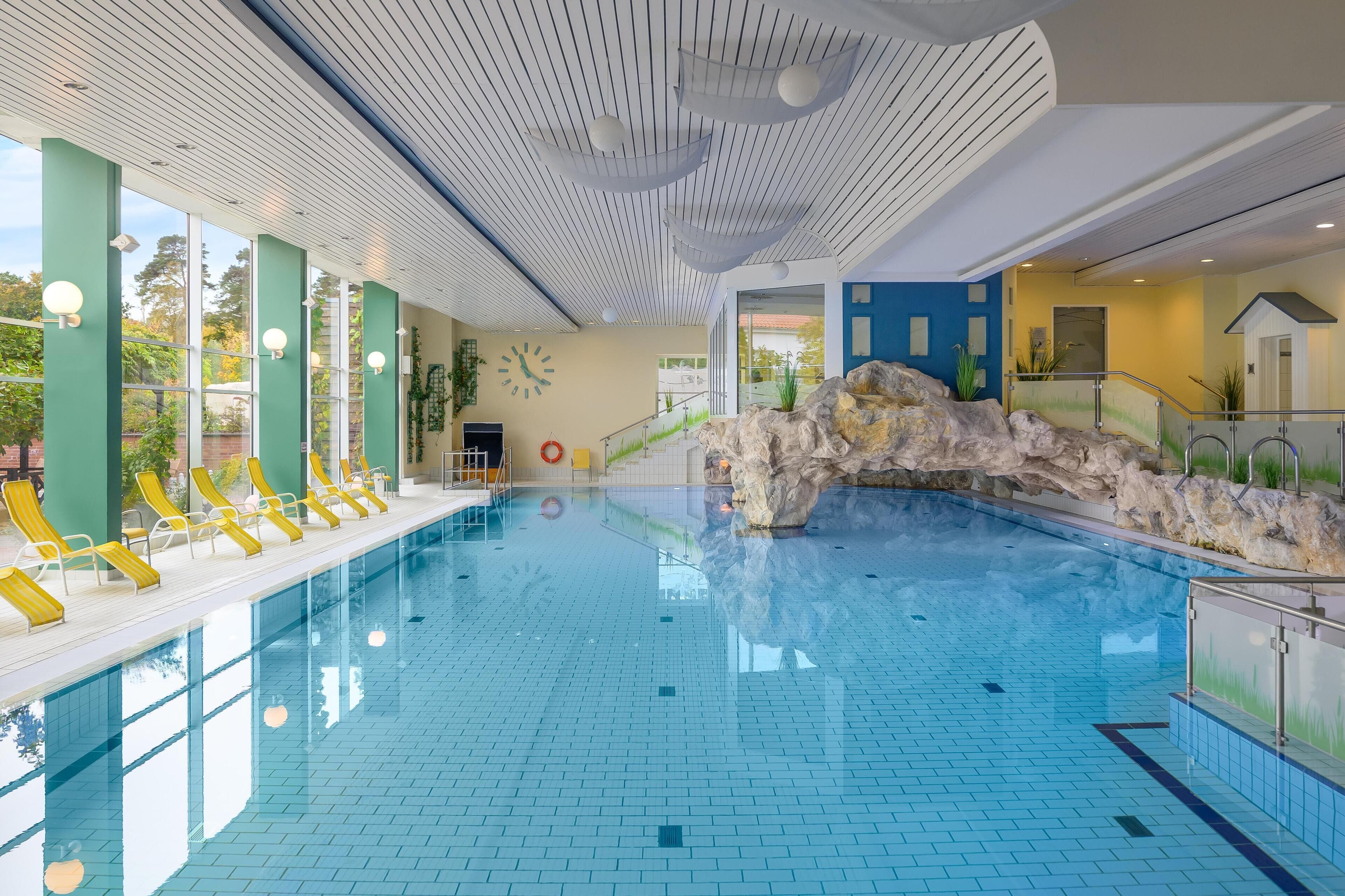 Innenpool, Liegestühle