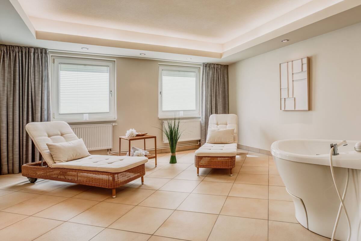 sauna, steam room, body treatments, hot stone massages, body wraps