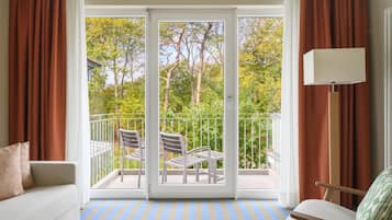 Cofres nos quartos, escrivaninha, Wi-Fi de cortesia, roupa de cama