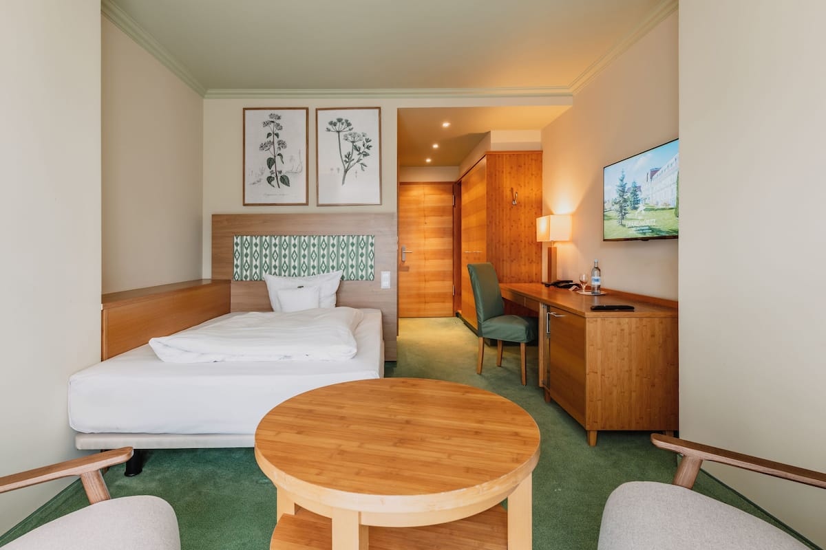 Single Room | 1 bedroom, in-room safe, desk, free WiFi