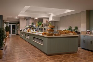 Der serveres morgenmad og aftensmad
