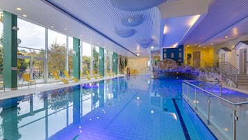 Indoor pool, sun loungers