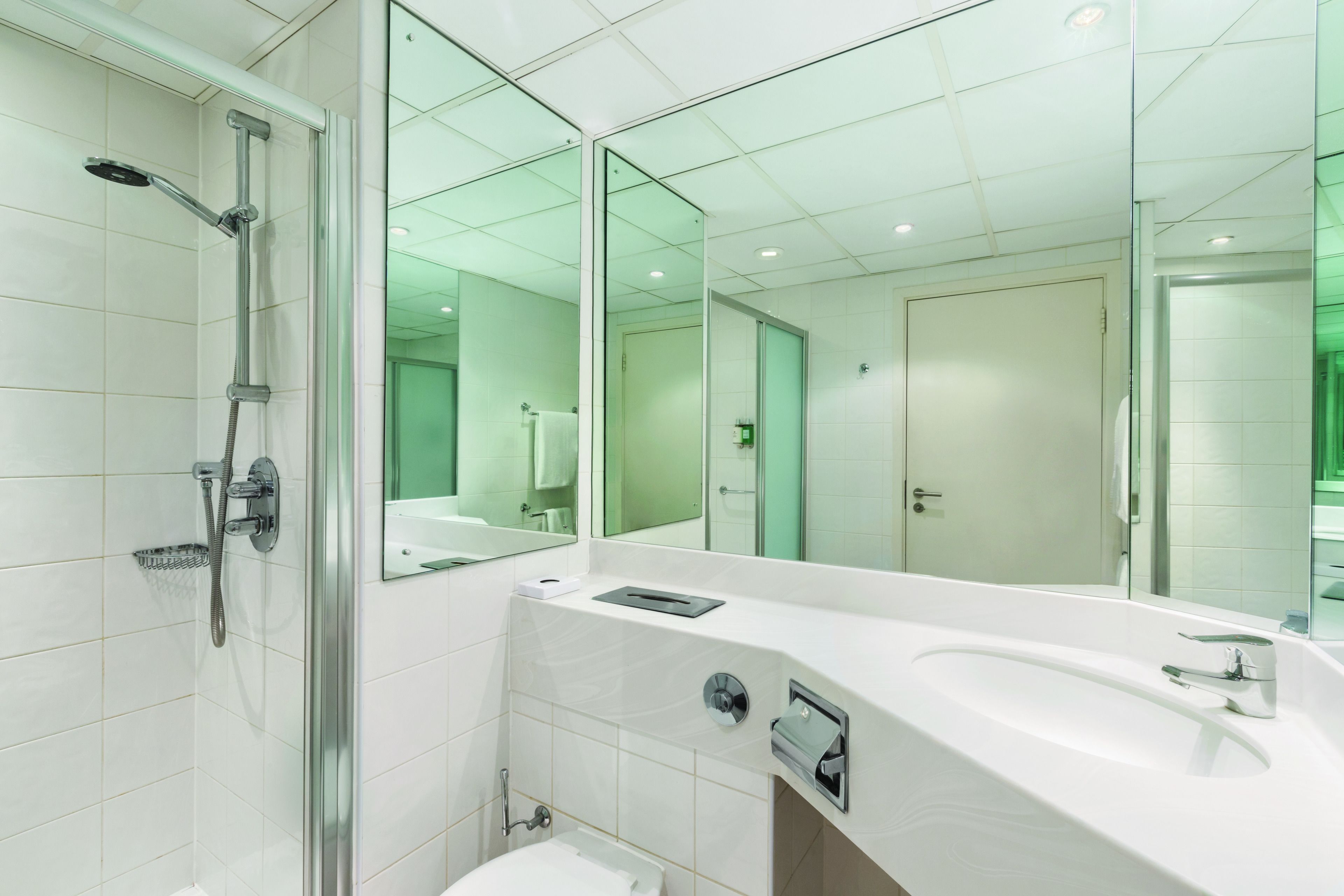 eco-friendly toiletries, hair dryer, towels