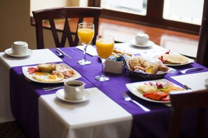 Se sirven desayunos, almuerzos y cenas