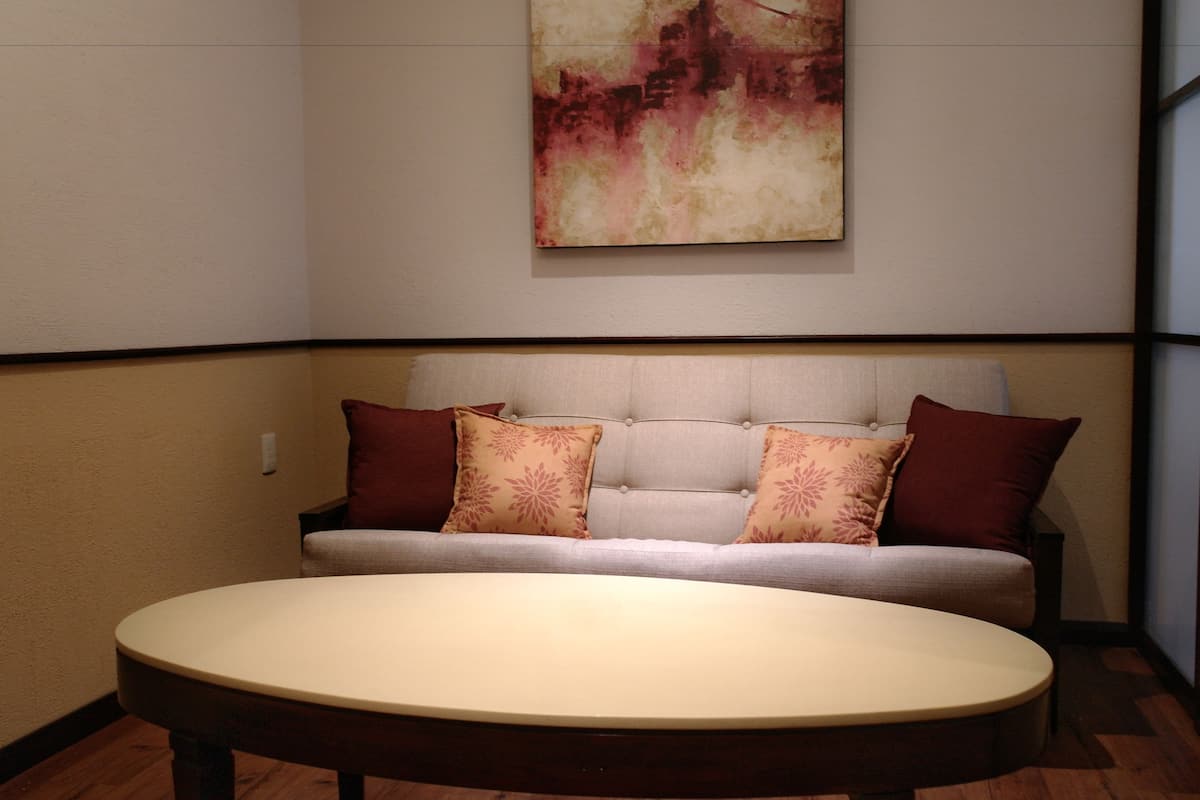 suite | living room | 43-inch flat-screen tv with cable channels, tv