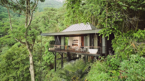 Luxury Tree House, 1 Katil Raja (King) | Peralatan tempat tidur premium, gebar bulu kapas, tilam berlapik