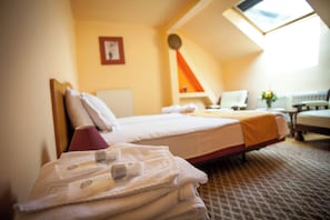 Een kluis op de kamer, individueel gedecoreerd, individueel gemeubileerd