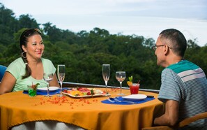 Couples dining - Hotel California - Manuel Antonio (Quepos)