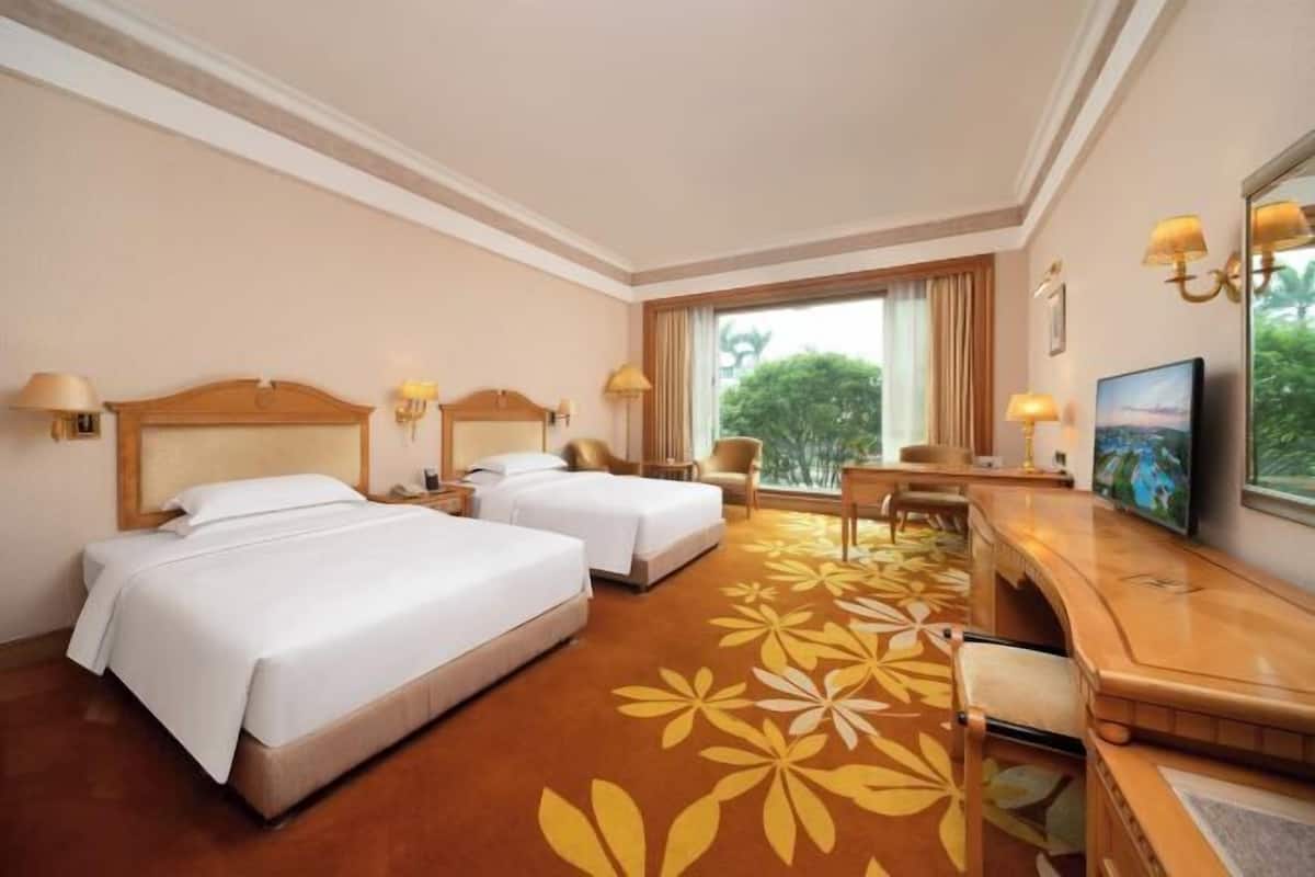 Minibar, in-room safe, desk, blackout curtains