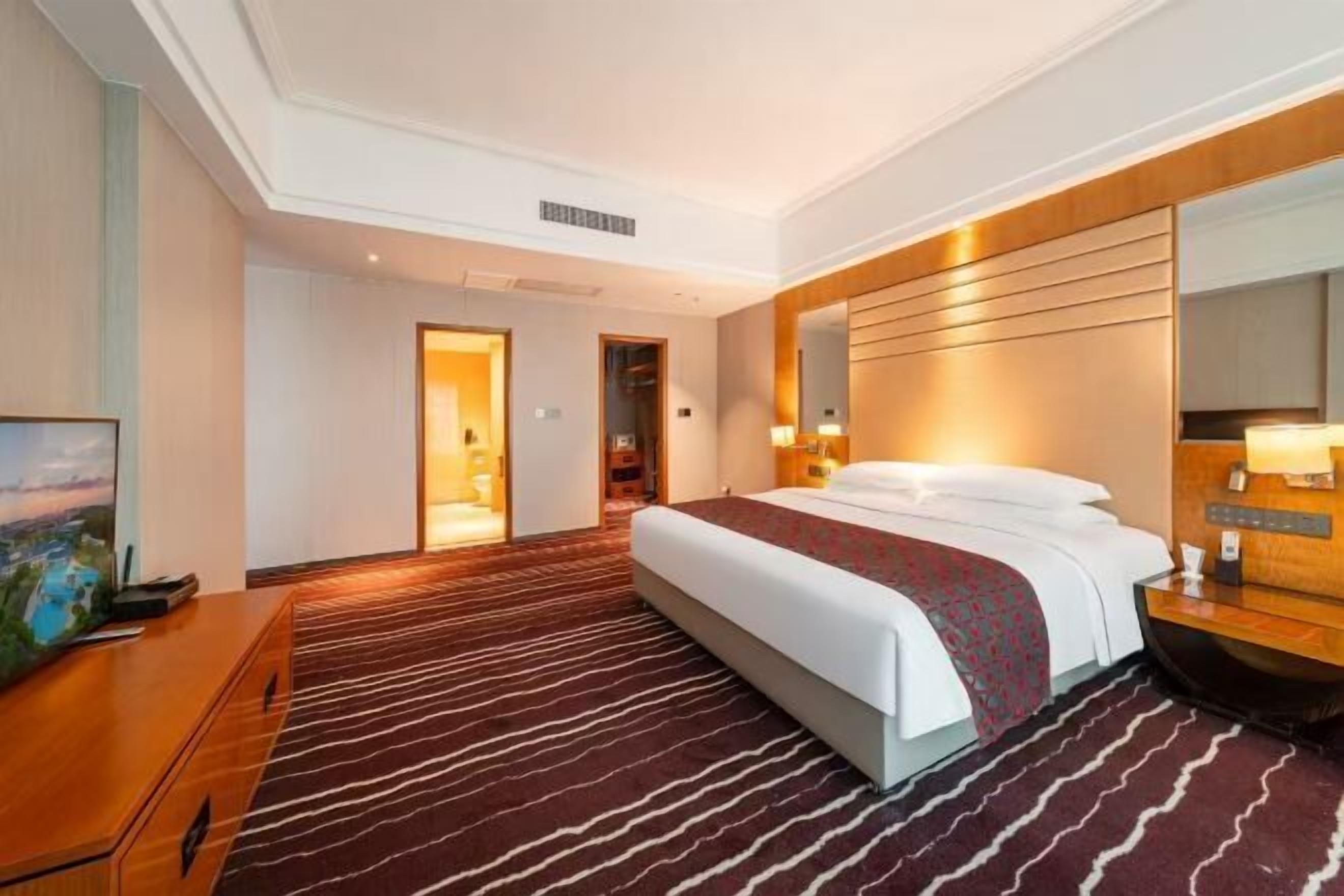 Minibar, in-room safe, desk, blackout curtains