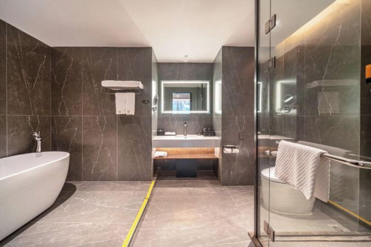 Bathroom | Separate tub and shower, deep soaking tub, rainfall showerhead