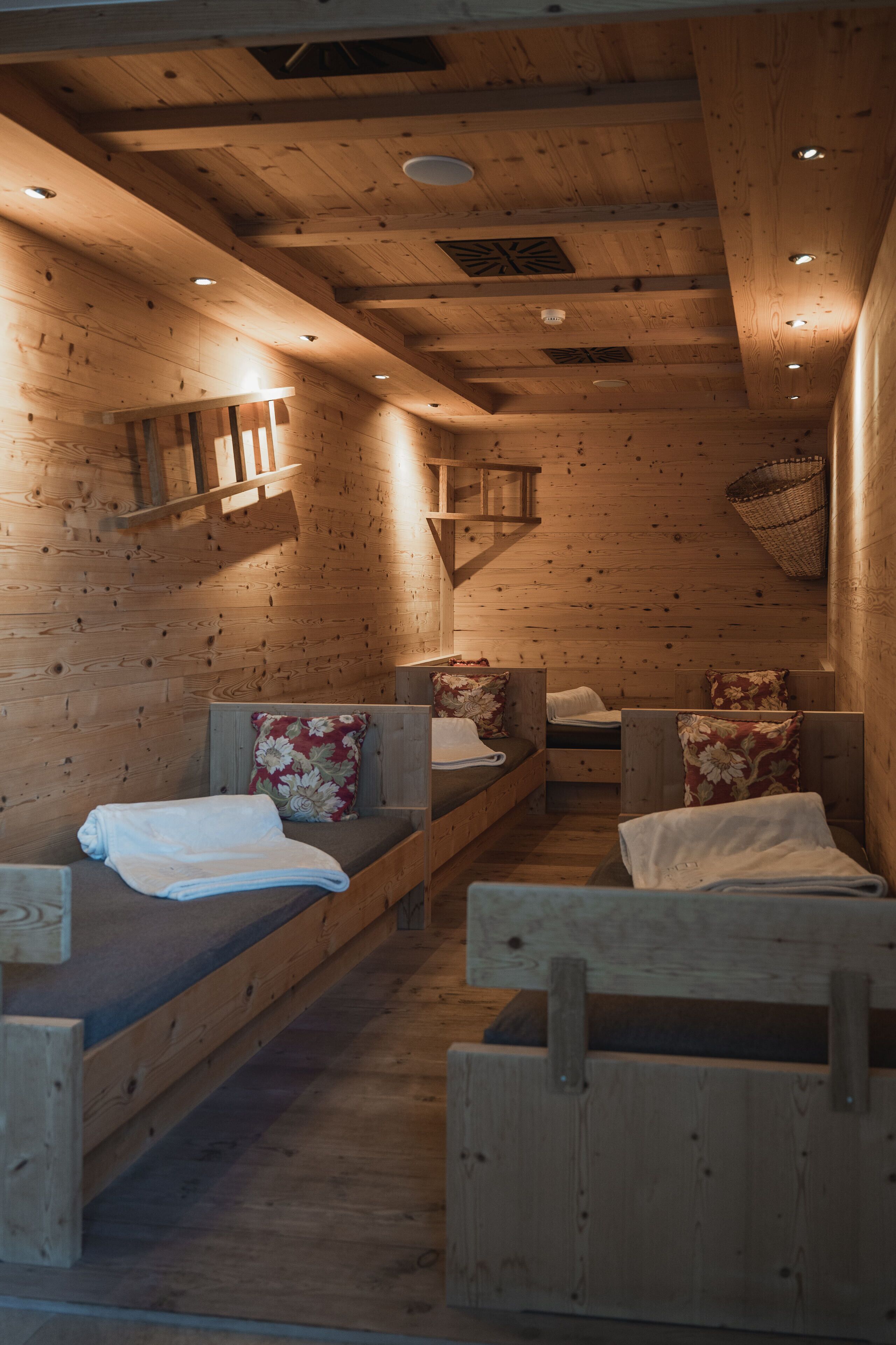 sauna, steam room, hot stone massages, sports massages, 1 treatment room
