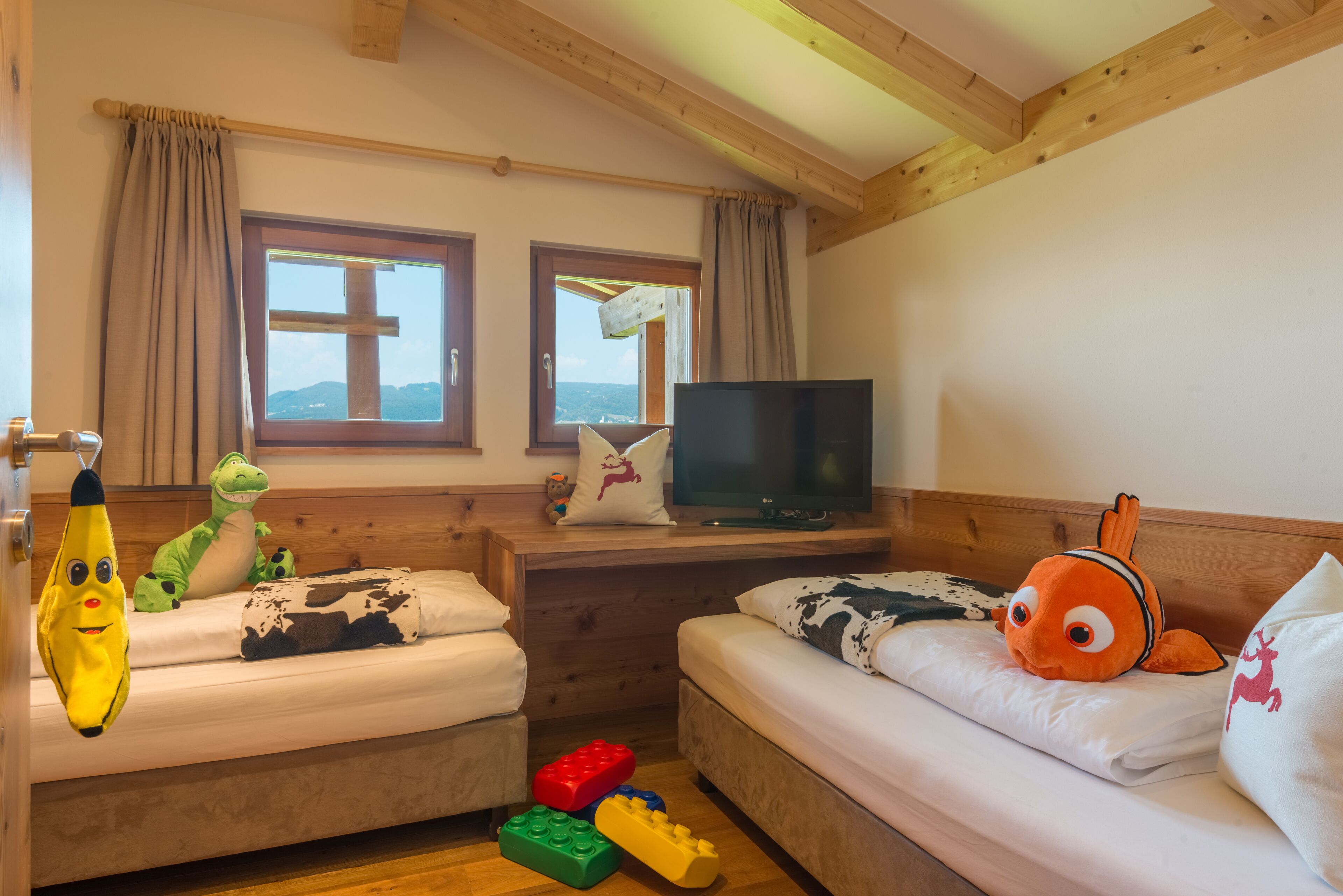 Suite Presile | Hypo-allergenic bedding, in-room safe, desk, blackout drapes